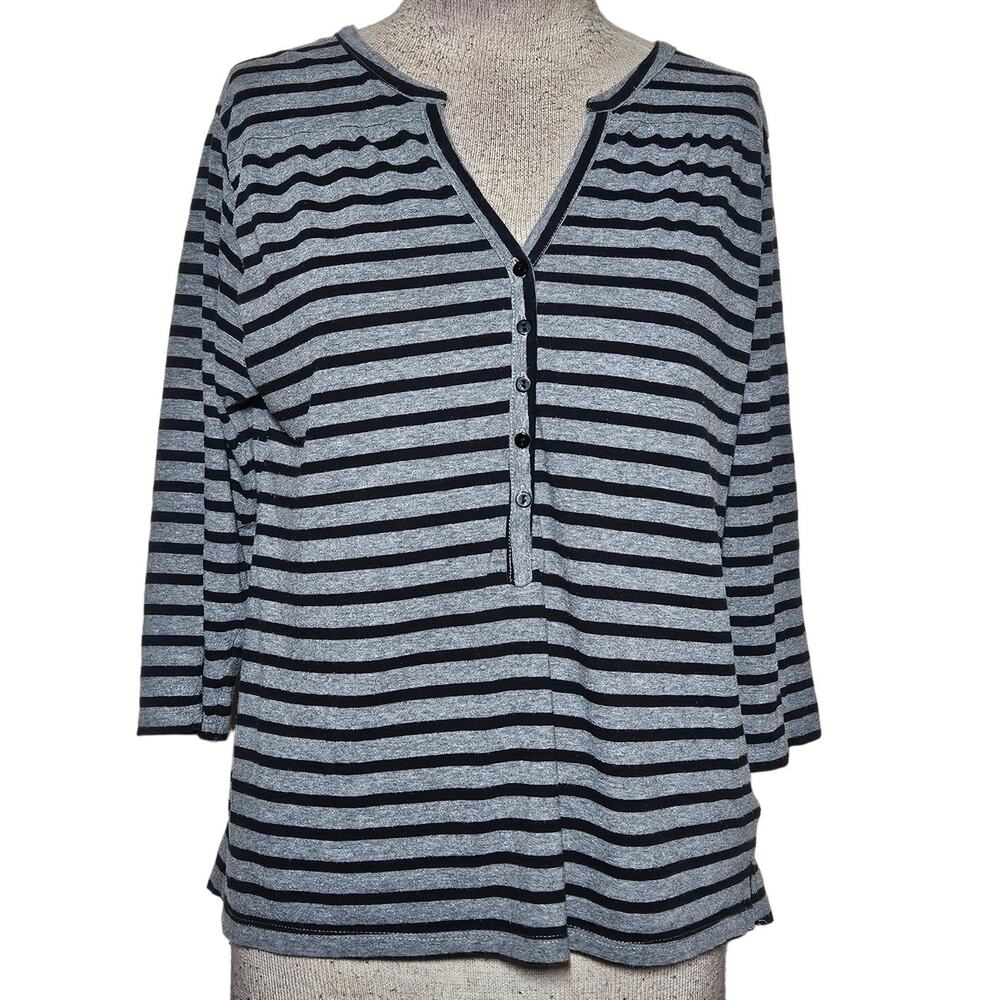 Bongo Gray Striped V Neck Tee Size Large